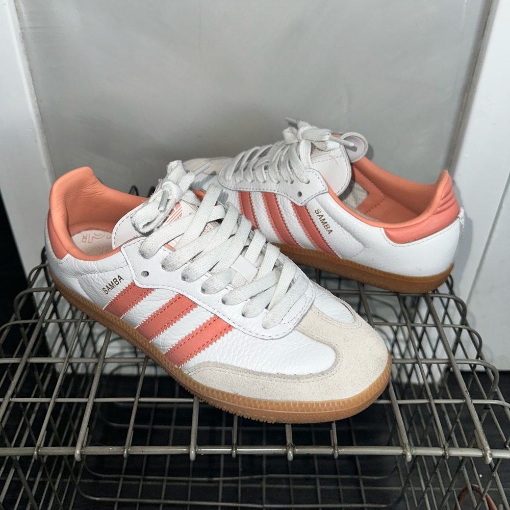 Adidas Samba - coral and white